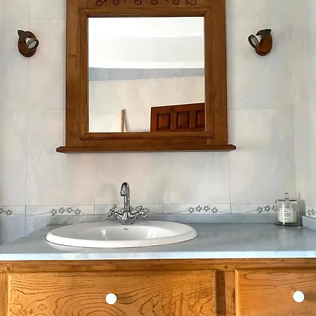 Casa De La Media Borona